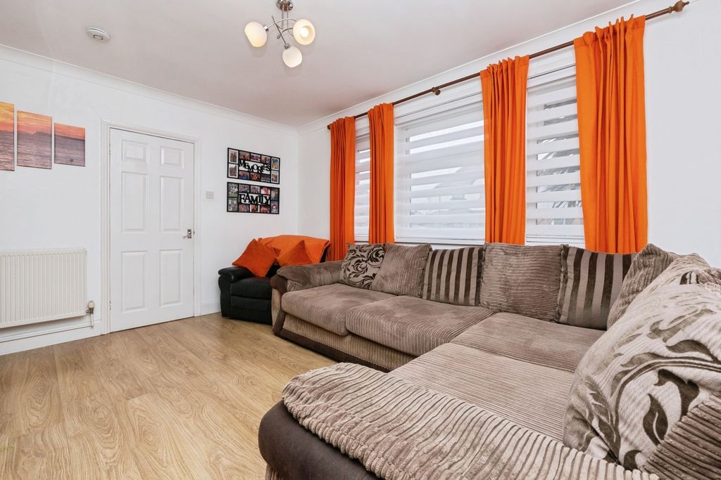 Property photo 3 of 20 Pbox-Img.Jpg