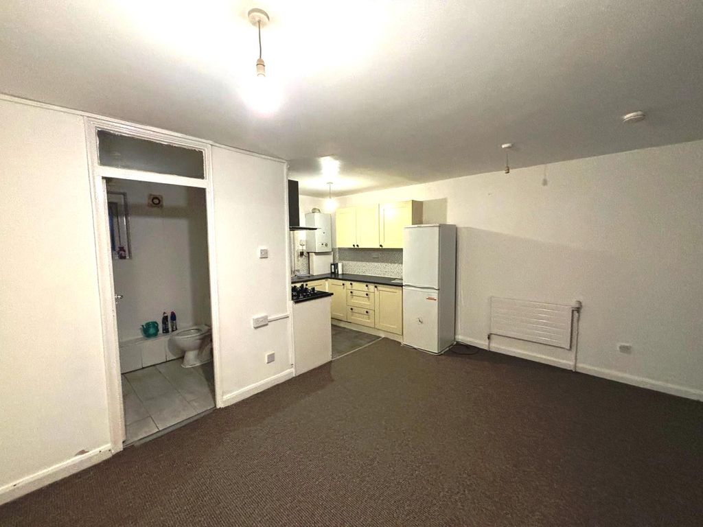 Property photo 2 of 8