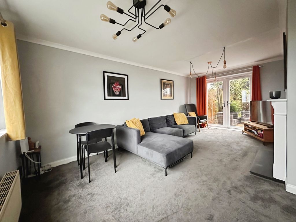 Property photo 2 of 22 Lounge