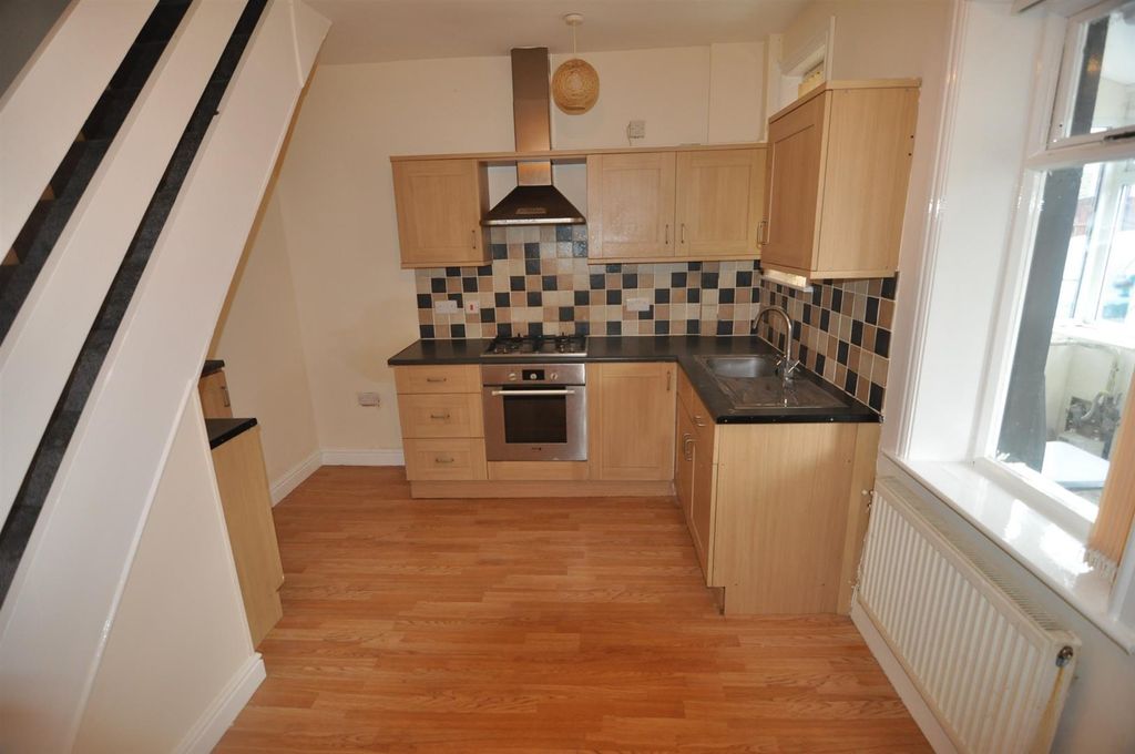 Property photo 2 of 7 Kitchen