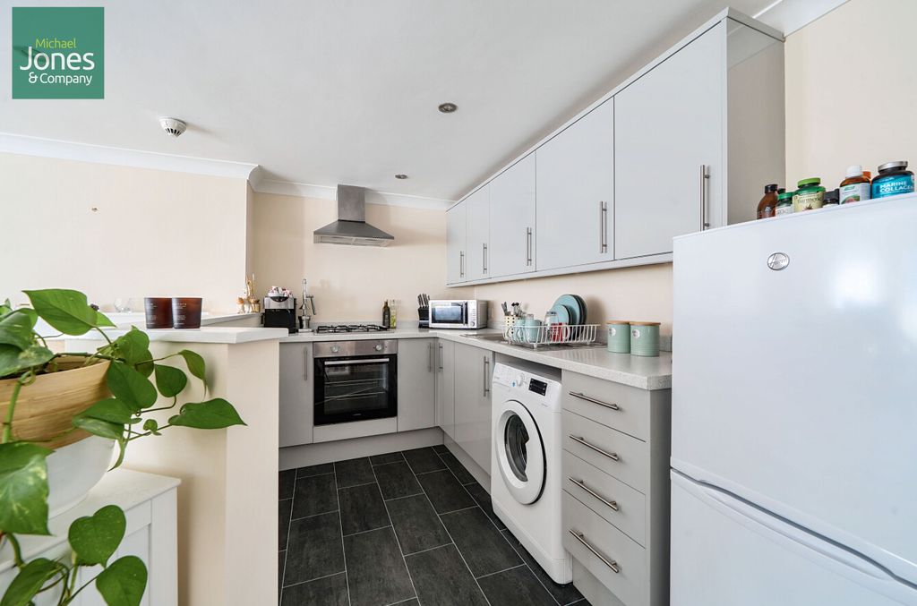 Property photo 2 of 7 Kitchen