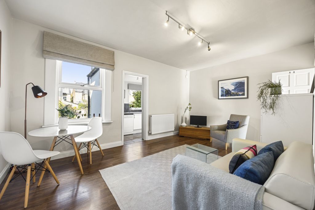 Property photo 2 of 9 Photo 5