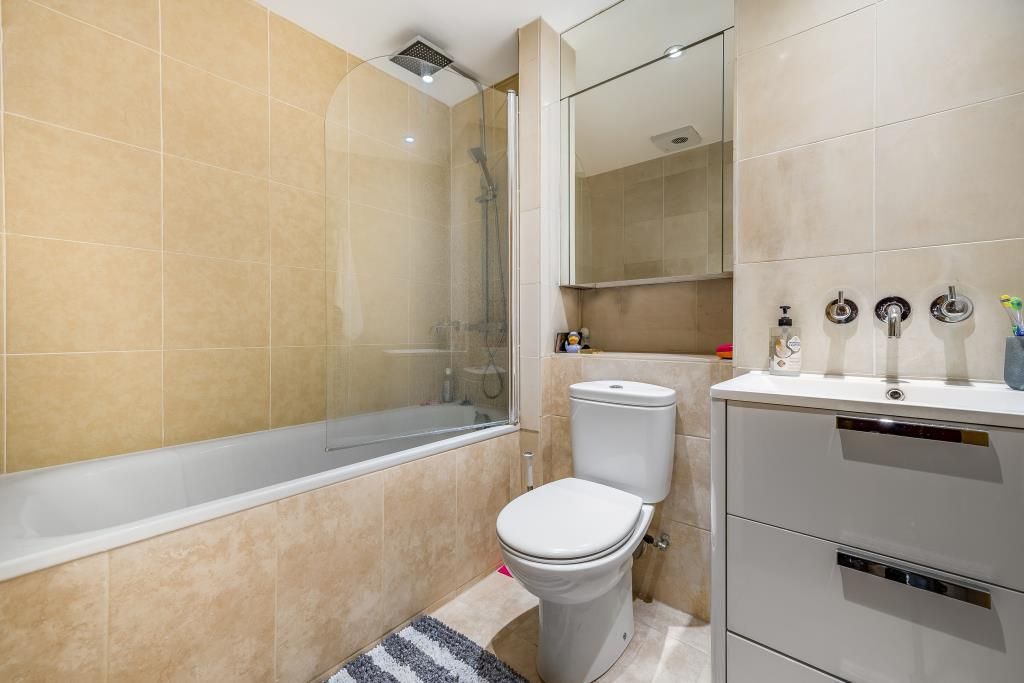Property photo 3 of 10 Bathroom