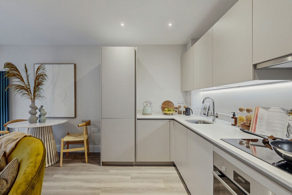 Property photo 2 of 14 Show Home