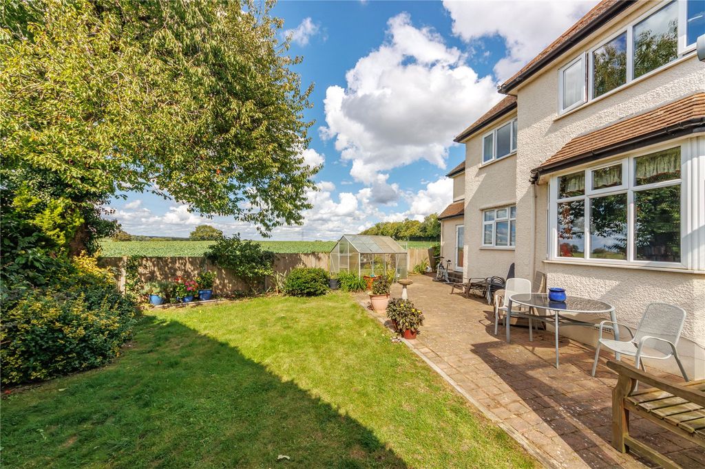 Property photo 2 of 27 Picture No. 11