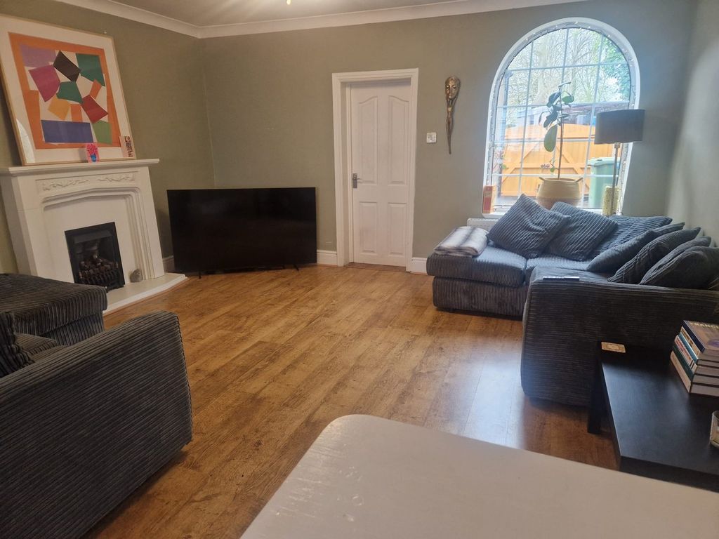 Property photo 3 of 31
