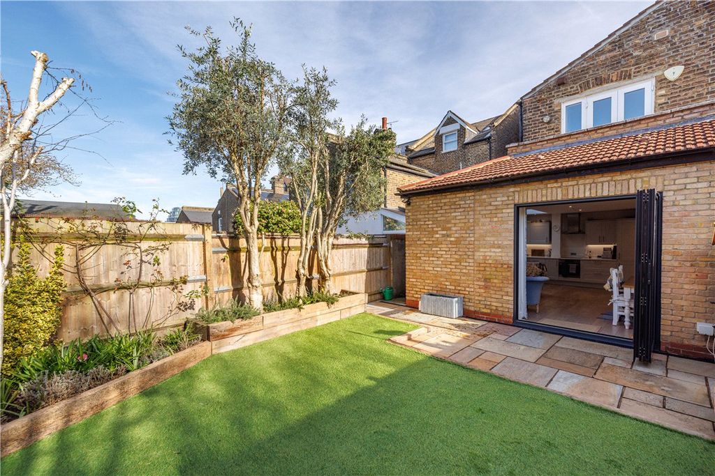 Property photo 2 of 27 Picture No. 70