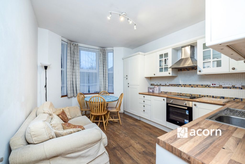 Property photo 1 of 15 Lounge