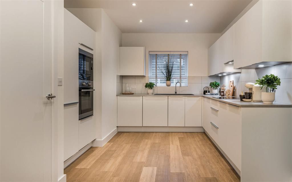 Property photo 3 of 10 Kitchen