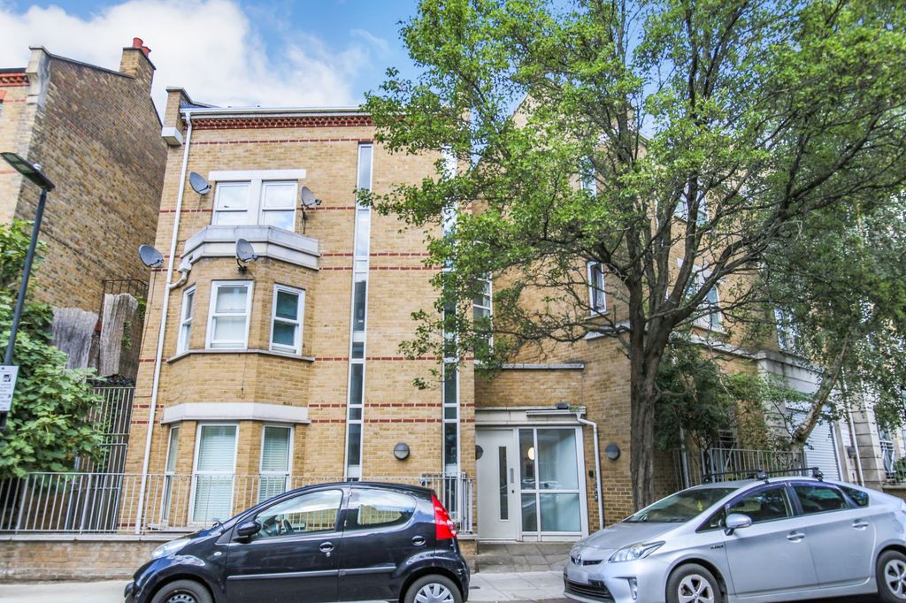 Property photo 1 of 4 Flat 12, 22-24 Great Western Road, London W9 3Nn