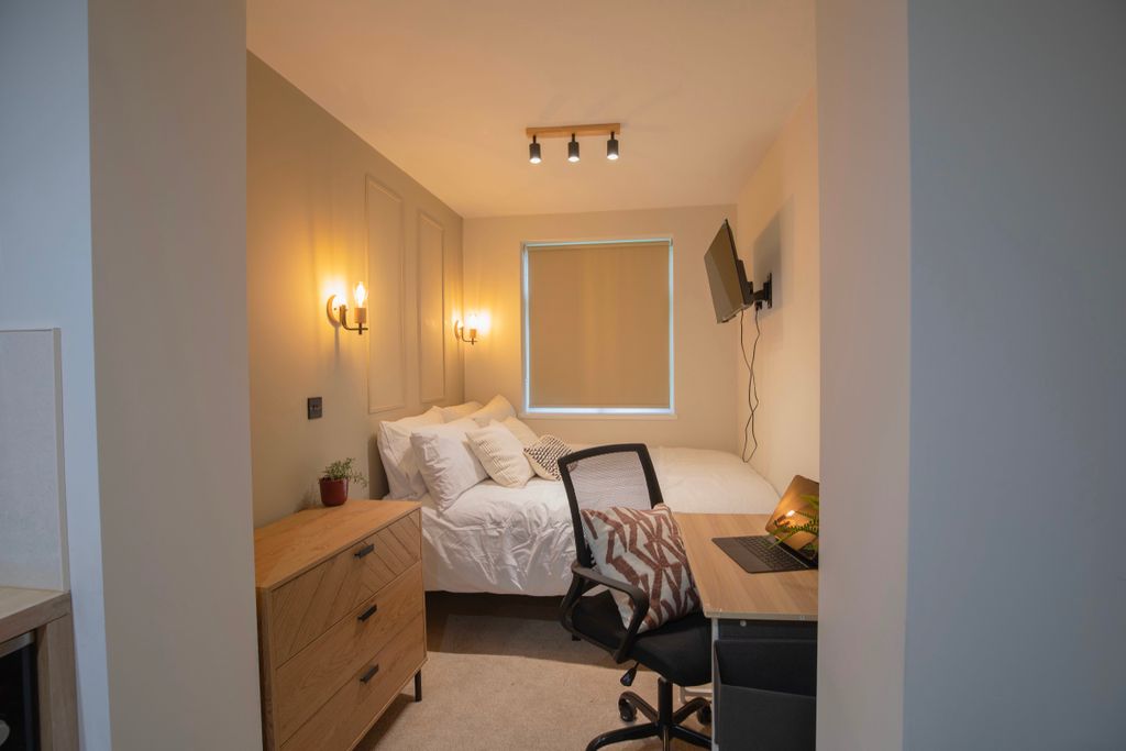 Property photo 3 of 11