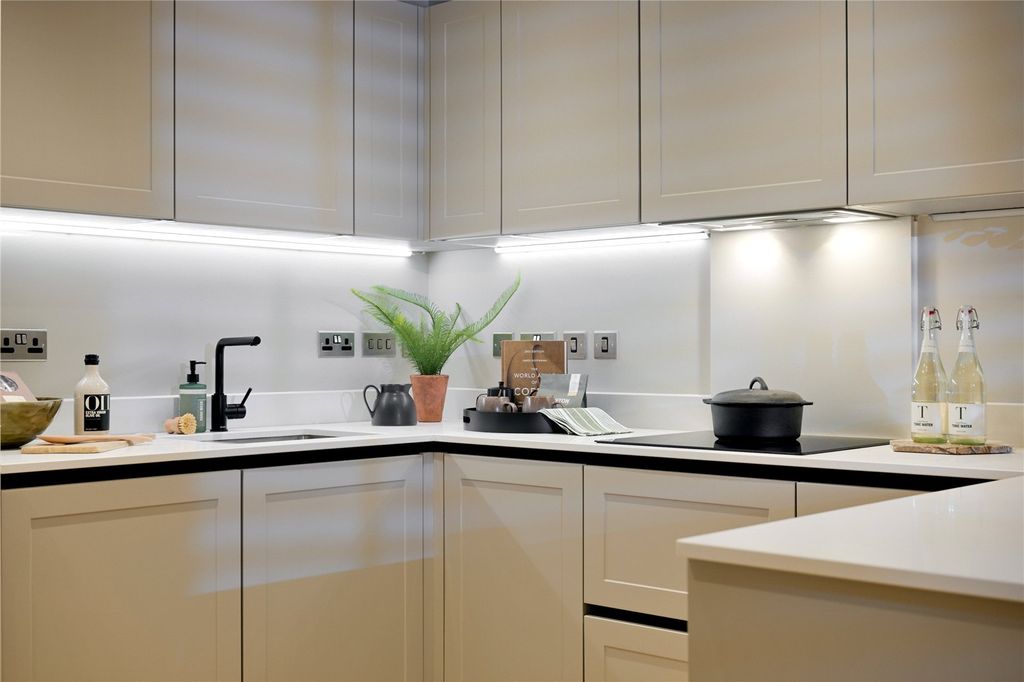 Property photo 3 of 11 Show Home
