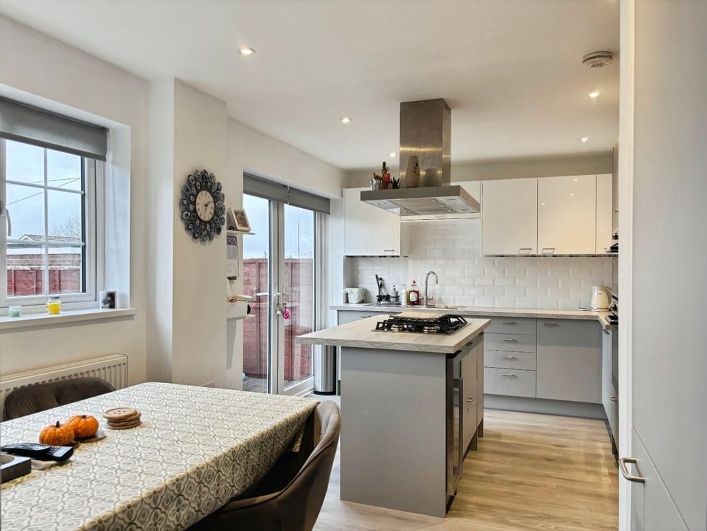 Property photo 3 of 11 93 Kestrel Close Kitchen A.Jpeg