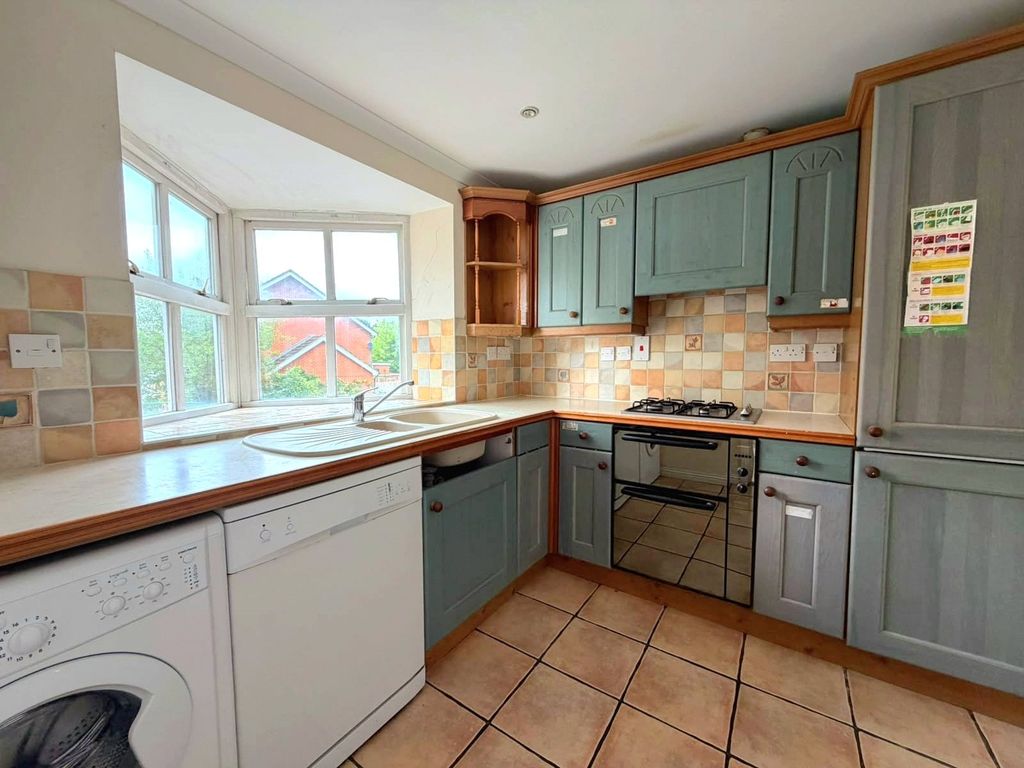 Property photo 3 of 21 Kitchen