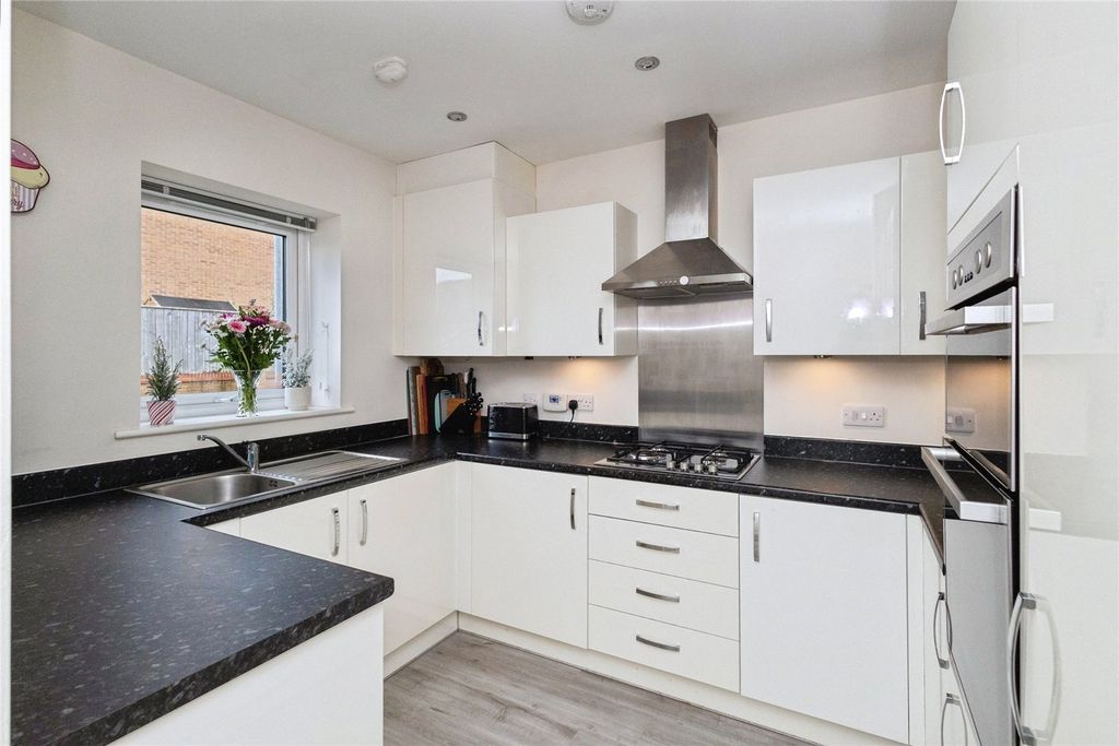 Property photo 2 of 24 Picture No. 15