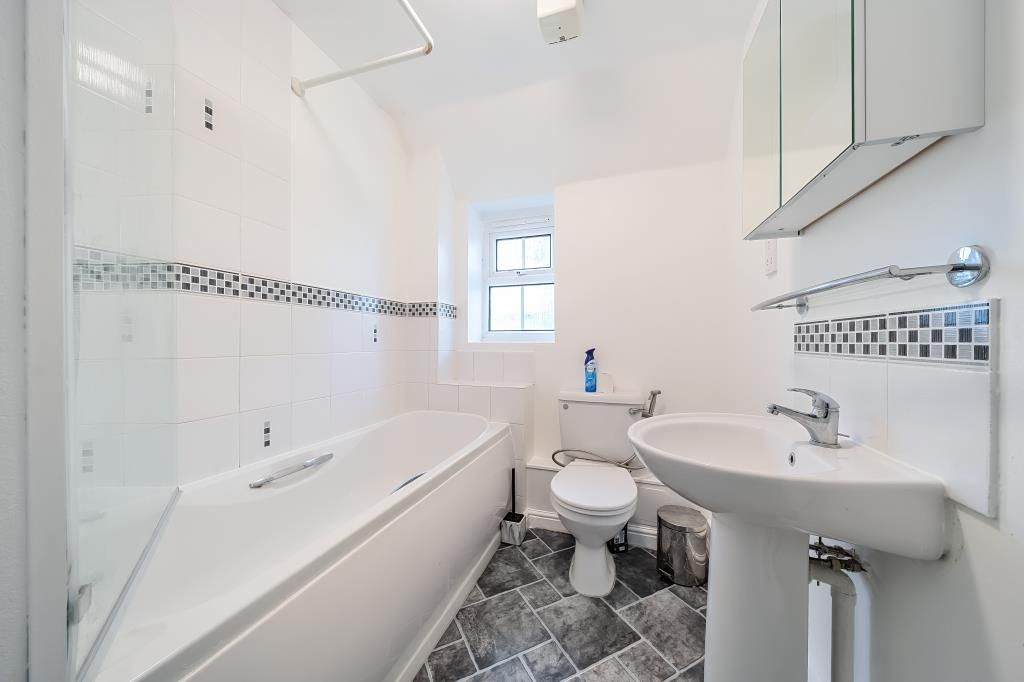 Property photo 3 of 10 Bathroom