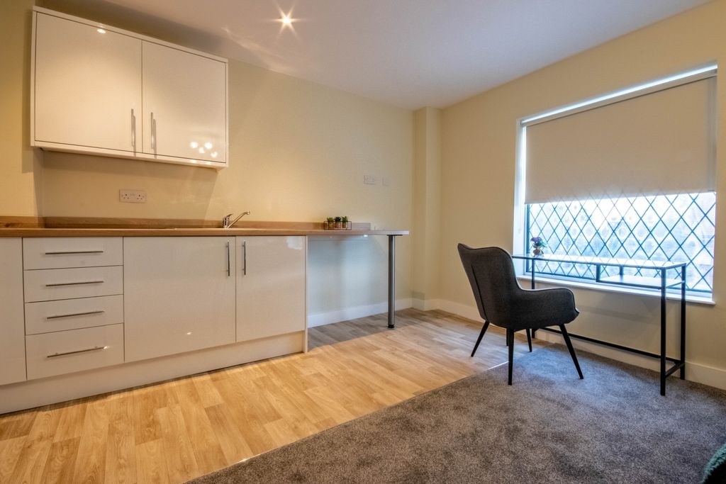 Property photo 3 of 5 E-2