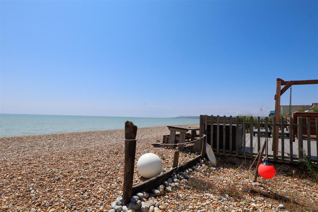Property photo 3 of 21 Beachside Decked Terrace