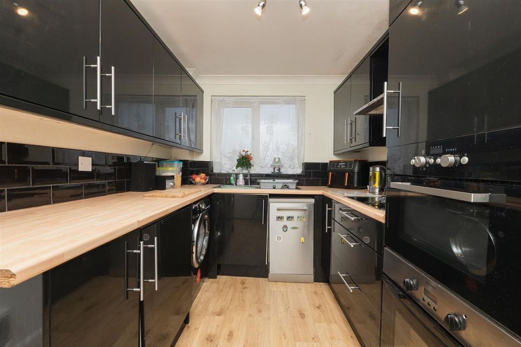 Property photo 3 of 29 139-Malvern-Drive-Bs30-Jpegs-31.Jpg