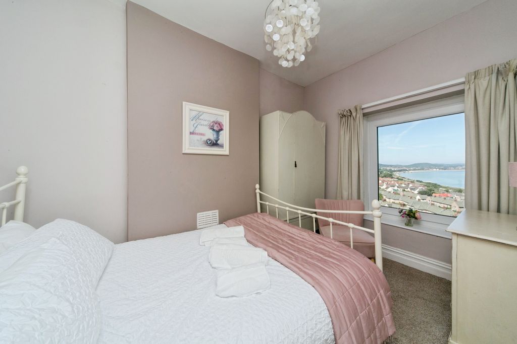 Property photo 2 of 6