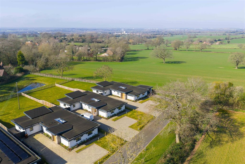 Property photo 3 of 25 Berkswell Gardens - Creative House Studio--2.Jpg