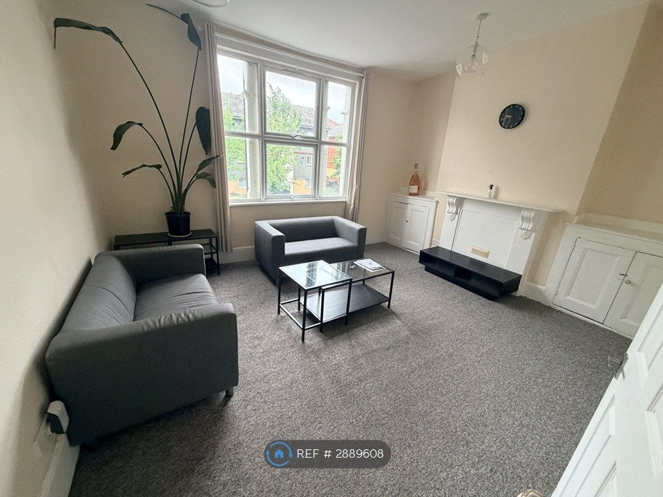 Property photo 1 of 5 Living Room