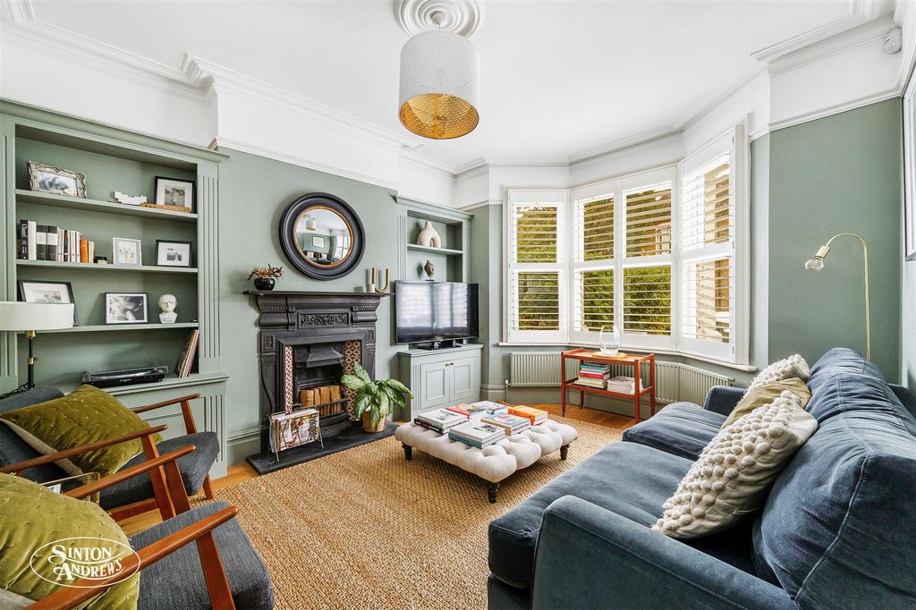 Property photo 2 of 15 10 Elthorne Avenue-3.Jpg