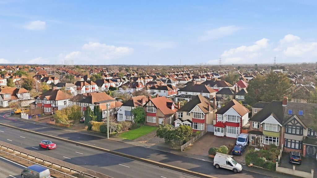 Property photo 2 of 38