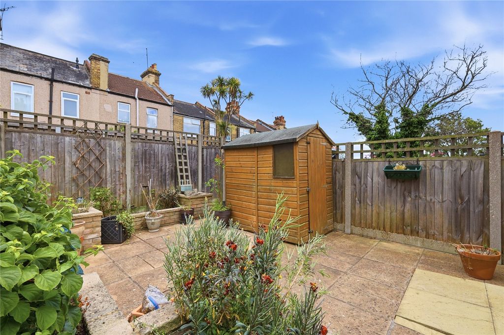 Property photo 2 of 17 Picture No. 11