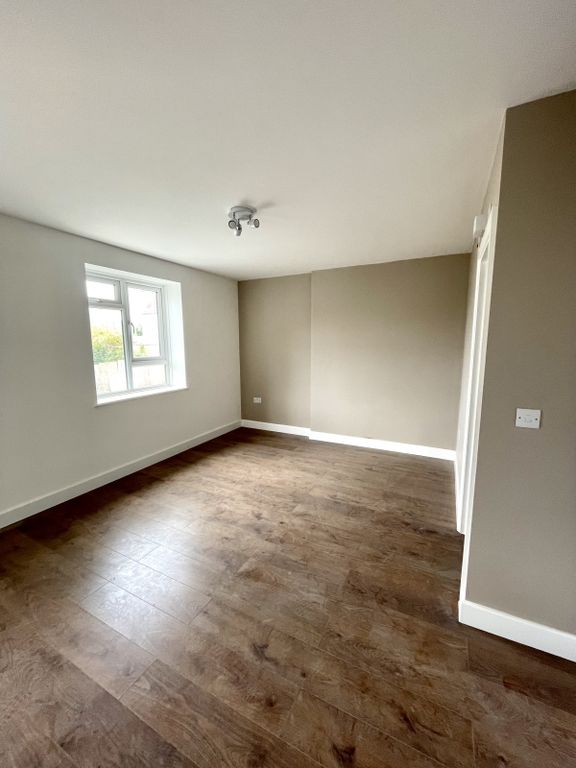 Property photo 1 of 4 Spacious Self-Contained Studio Located In Colney Hatch.
