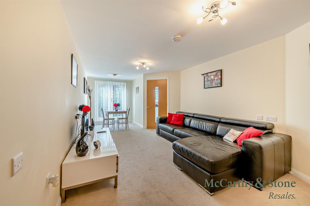 Property photo 2 of 18 8704541-Interior10-800.Jpg