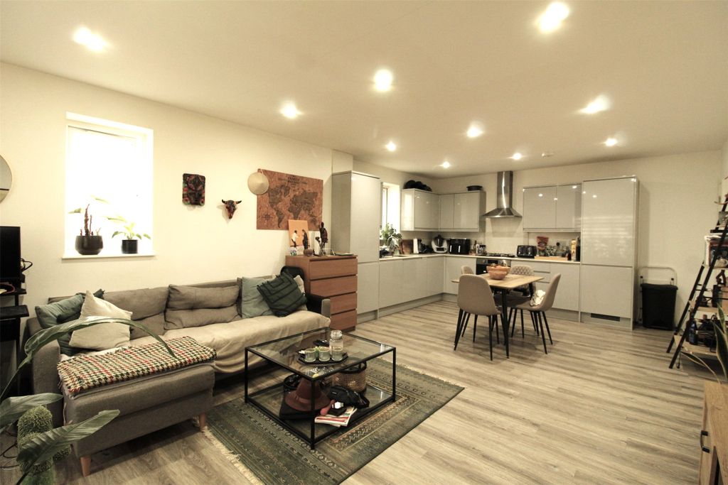 Property photo 1 of 6 Lounge