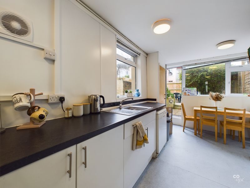 Property photo 3 of 18 Kitchen