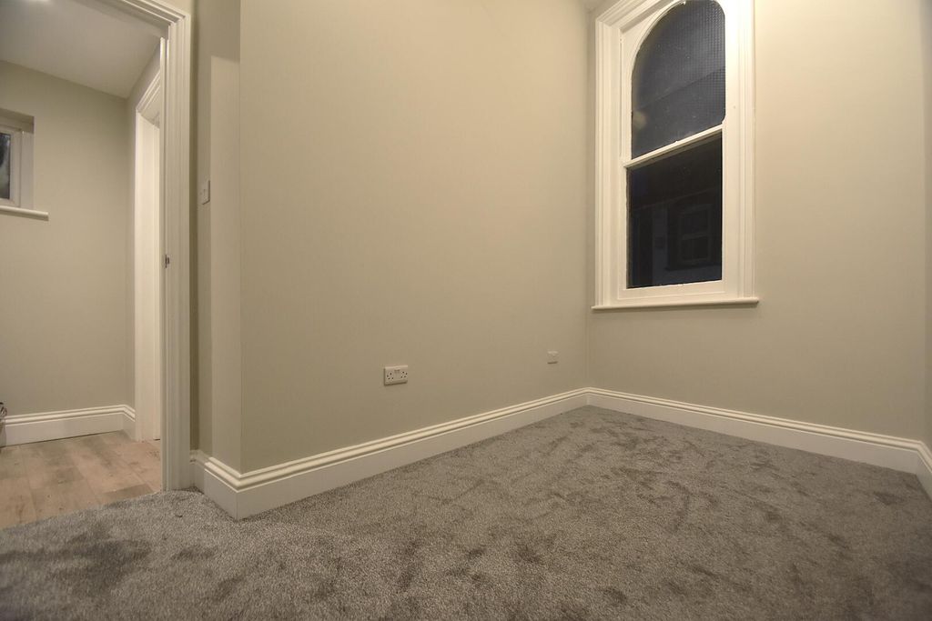 Property photo 3 of 6 Bedroom