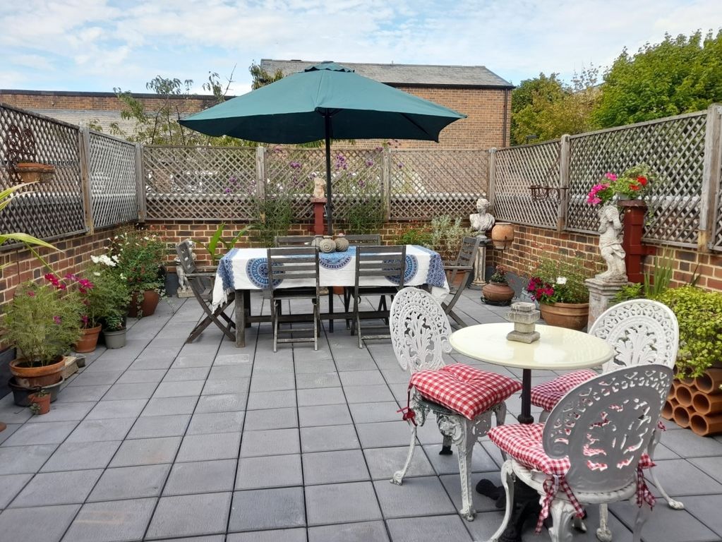 Property photo 2 of 10 Terrace
