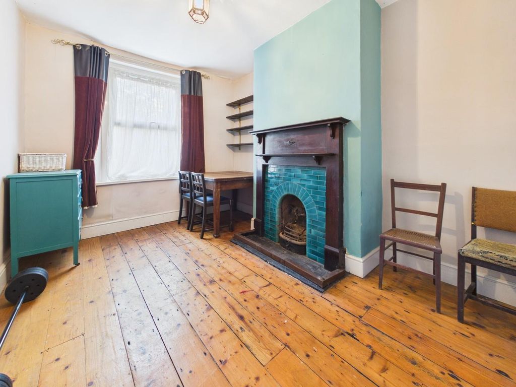 Property photo 3 of 22 Cam01530G0-Pr0414-Still005.Jpg