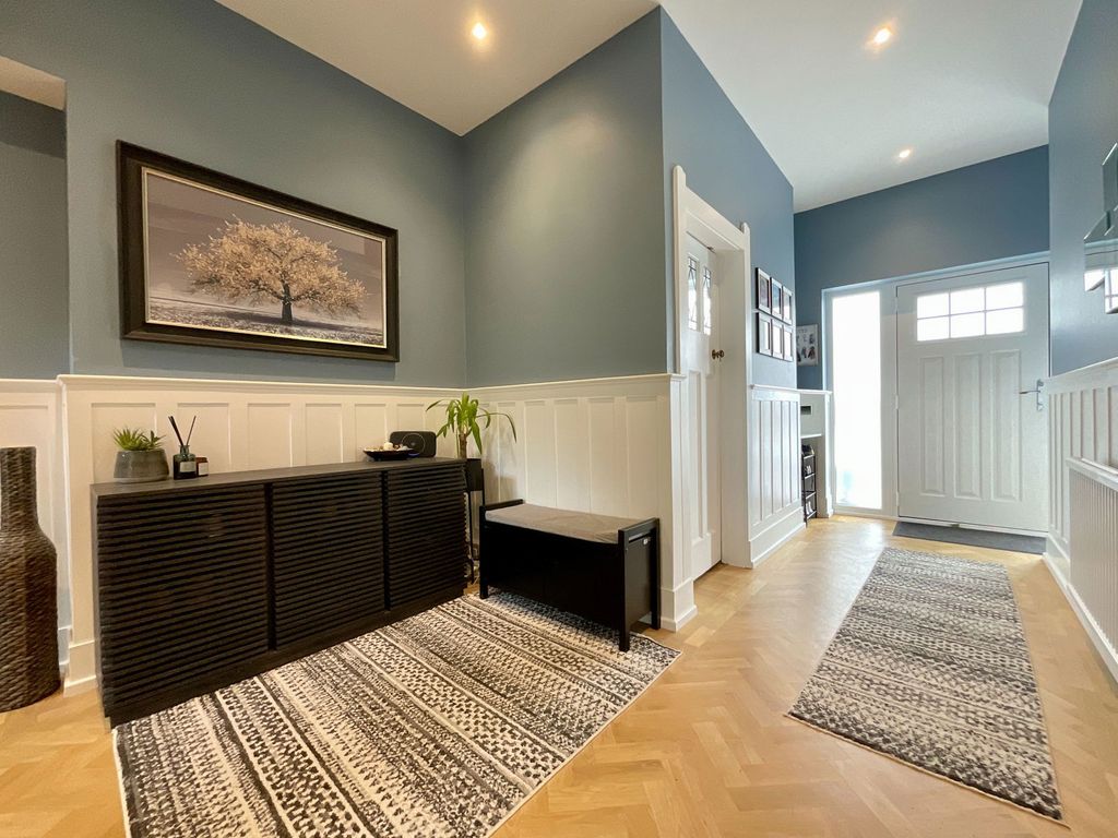 Property photo 2 of 25