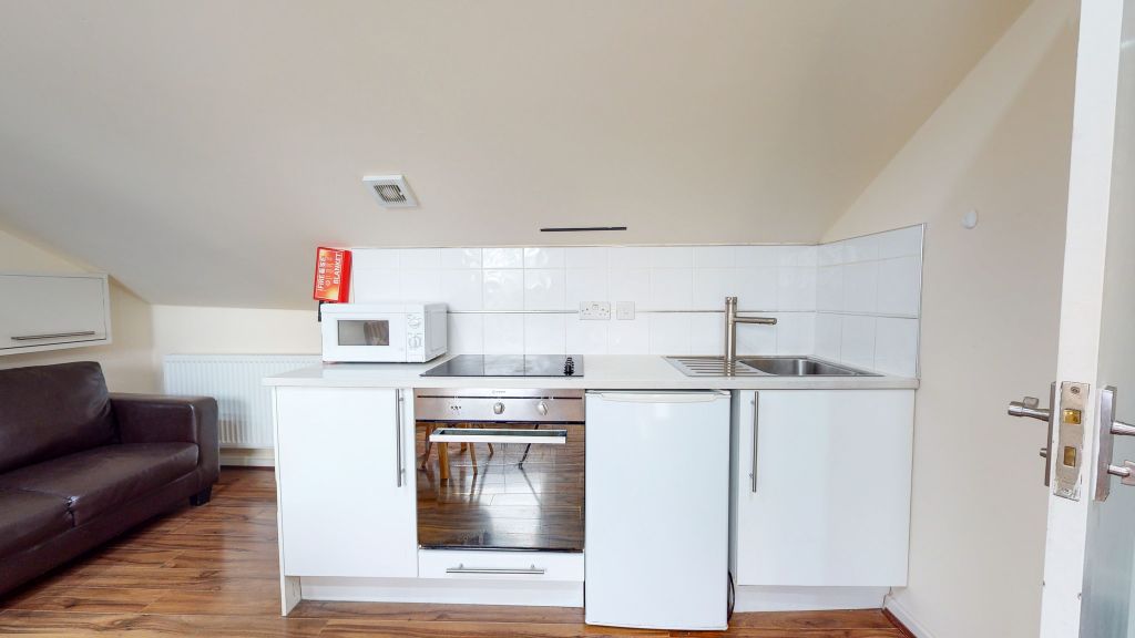 Property photo 2 of 8 Kitchen