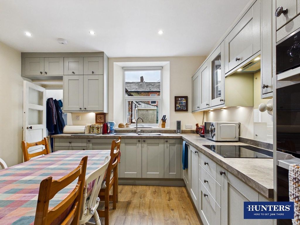 Property photo 2 of 25 Dining Kitchen