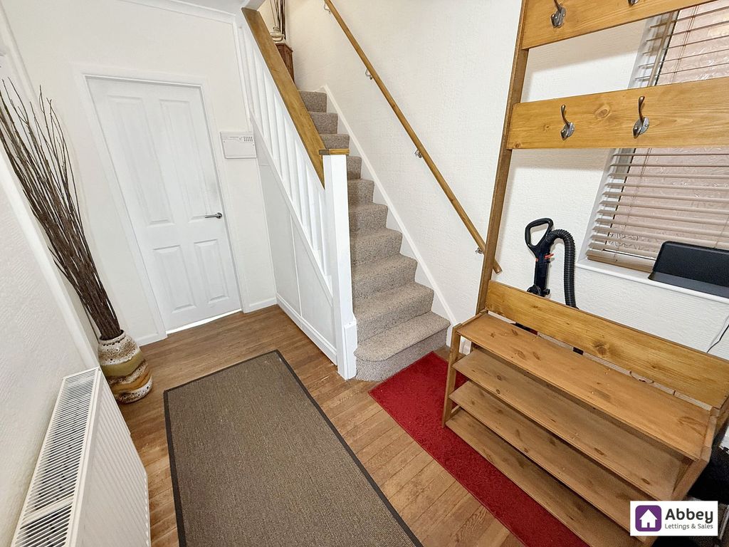 Property photo 2 of 17 Entrance Hall