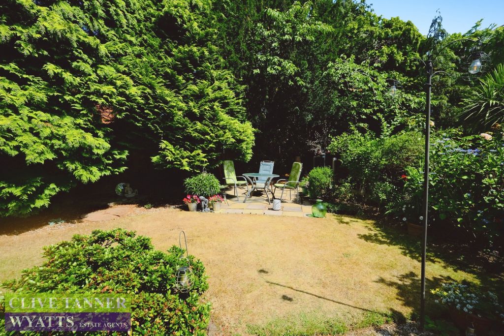 Property photo 3 of 20 Garden