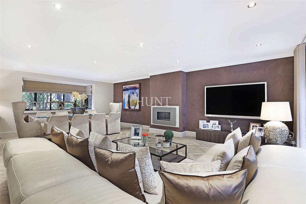 Property photo 2 of 43