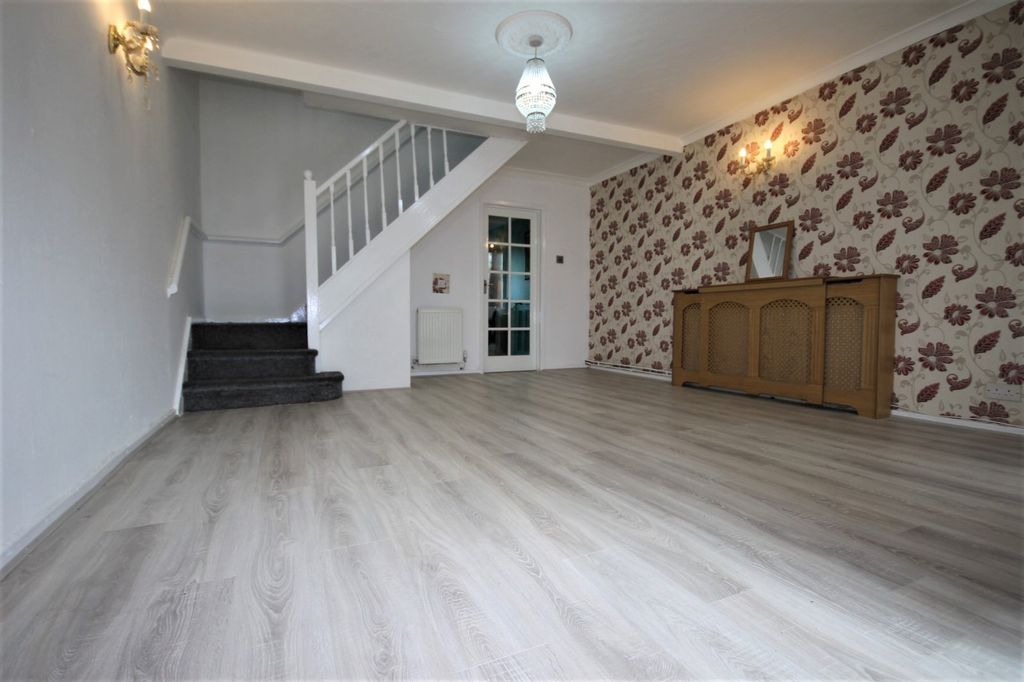 Property photo 1 of 11 Living Room