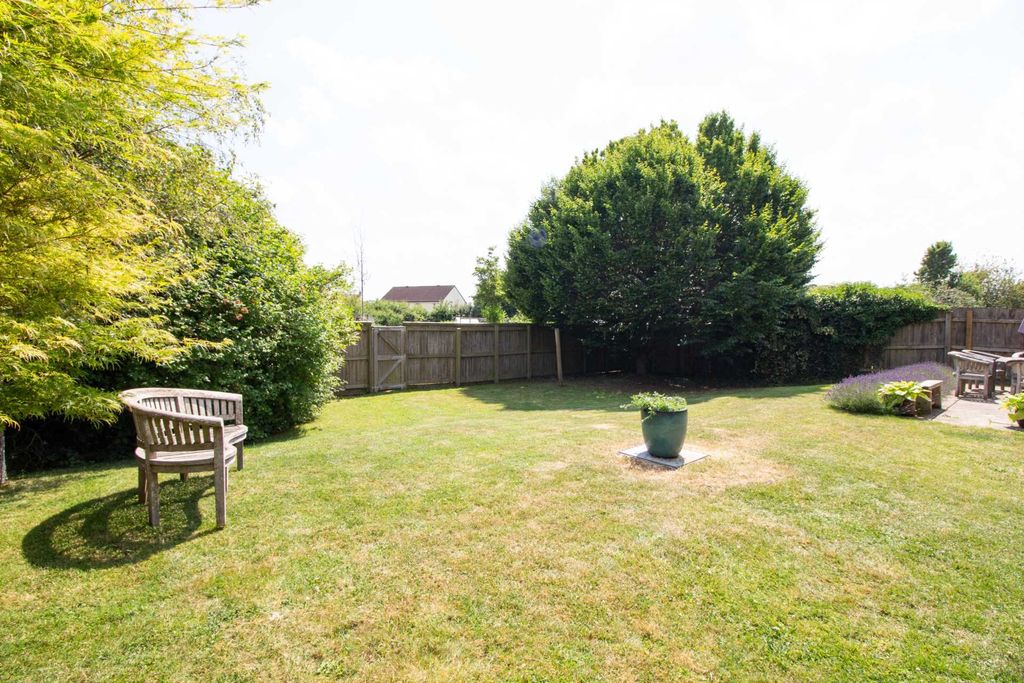 Property photo 2 of 23
