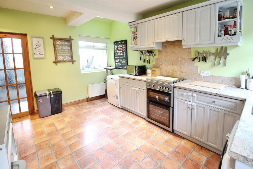 Property photo 3 of 14 Dining Kitchen