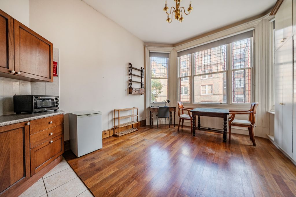 Property photo 1 of 6 Studio For Rent