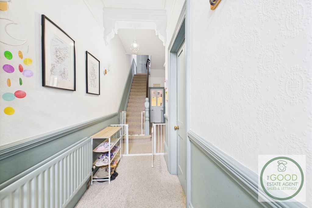 Property photo 2 of 18