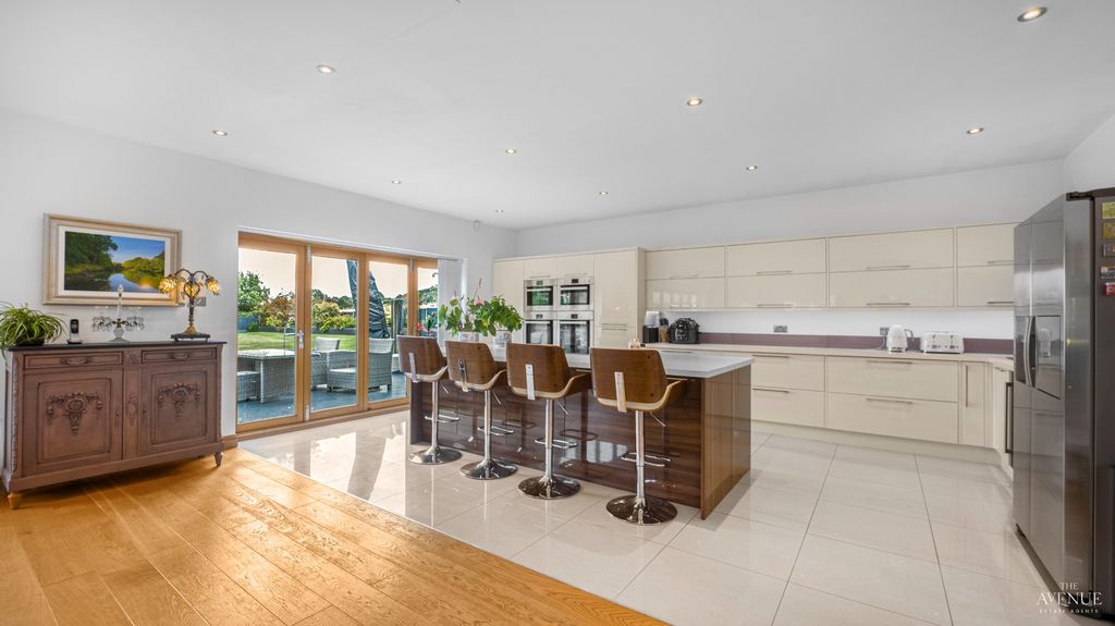 Property photo 2 of 33 2654595
