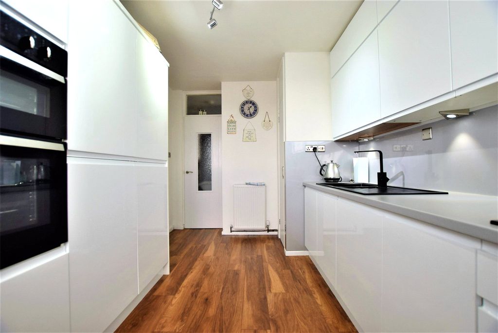 Property photo 2 of 10 Kitchen