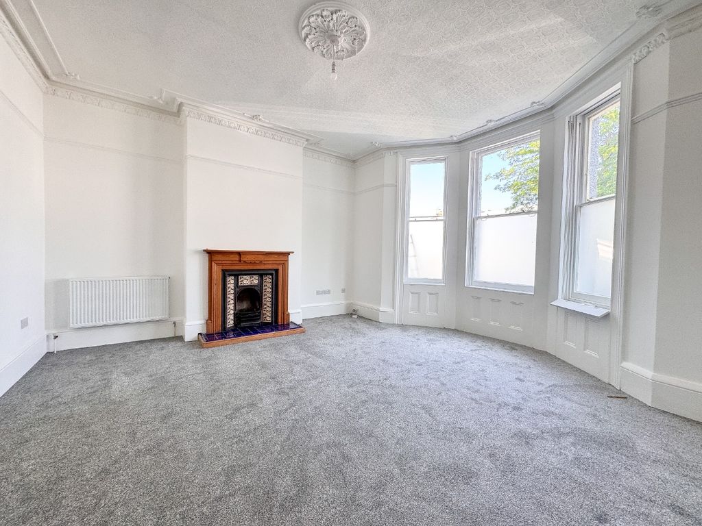 Property photo 2 of 21 4295921